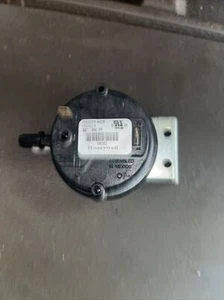OEM Honeywell Furnace Heater Air Pressure Switch IS20203-4006 0501D3/A - Picture 1 of 4