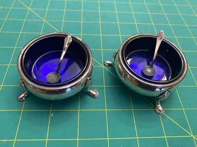 Bodega de ley reproducción Frank M Whiting George II con inserto de vidrio cobalto Foto 1 de 4