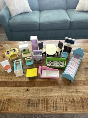 Lote de 18 muebles de madera para casa de muñecas Kidkraft Foto 1 de 4