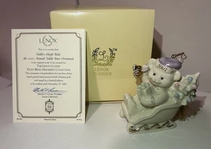 Oso de peluche Lenox 2001 paseo en trineo adorno vintage con caja e inserto - Imagen 1 de 7