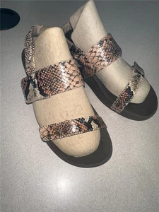 Sandali regolabili Vionic Bolinas taglia 6 stampa serpente pelle slingback plateau - Foto 1 di 1