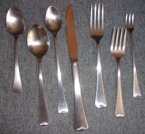 64 PIECE ONEIDA Stainless Flatware 7 Piece Place Setting American Artistry - Picture 1 of 11