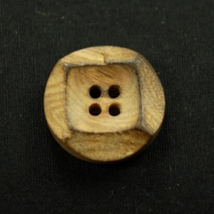 1 x 18mm Natural Hand Carved Look Wooden Buttons 4 Hole - Picture 1 of 2