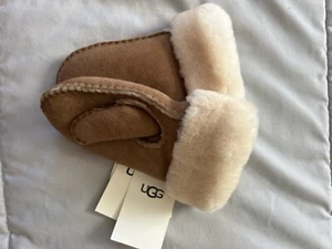 UGG Suede & Sheepskin Kids Mittens NWT  - Picture 1 of 3