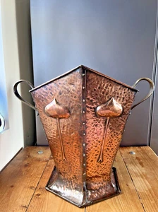 ANTIQUE ART NOUVEAU BEATEN COPPER BRASS RIVETED COAL BOX SCUTTLE LOG BUCKET BIN - Picture 1 of 20
