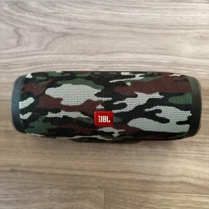 Altavoz inalámbrico JBL Charge 3 camuflaje usado - Imagen 1 de 3