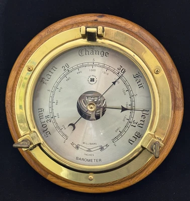 Bey-Berk SB408 Lacquered Brass Porthole-Style Barometer On Oak Wood - Works - Image 1 of 4