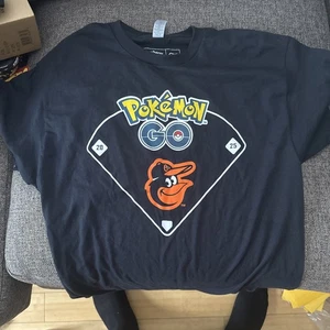 Maglietta Orioles Pokem GO Night Giveaway 2025 - Maglietta grande - Foto 1 di 2
