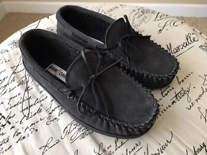 Minnetonka Sz 8 Suede Pile Lined Indoor Outdoor Moccasin Slipper Charcoal Gray - Picture 1 of 12