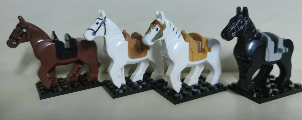 Vendo Figure Personalizzate Lord of the Rings - Signore degli Anelli - Cavalli  - Immagine 1 di 1