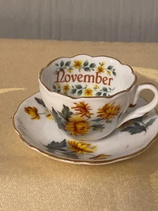 E&R Golden Crown Porzellan "November" Miniatur Tasse & Untertasse Germany - Bild 1 von 6
