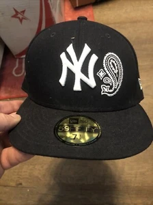 Yankees New Era 7 1/8 - Picture 1 of 4