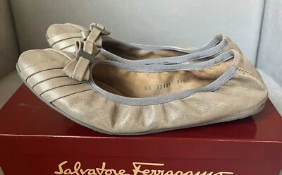 Salvatore Ferragamo My Joy Nuevo Beige Cuero Desnudo Varina Arco Zapatos Planos 9 M Foto 1 de 4