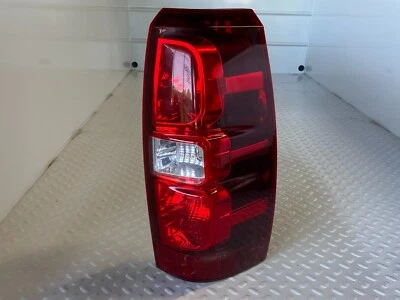 OEM FACTORY 2007-2014 CHEVROLET TAHOE SUBURBAN TAIL LIGHT PASSENGER RIGHT - Изображение 1 из 3