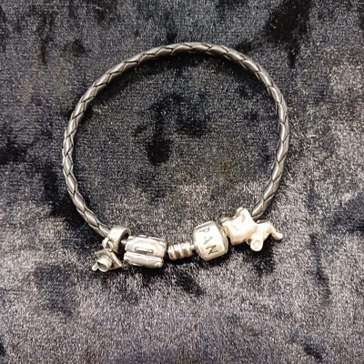 Pulsera Pandora Única de Cuero Negro y Cuentas Elefante Graduado Foto 1 de 4