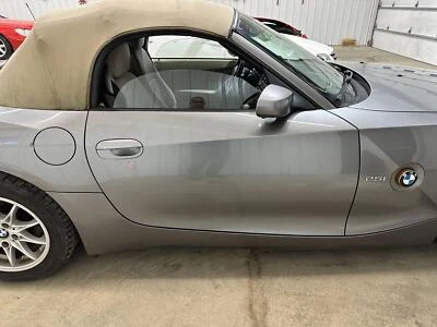 03-08 BMW Z4 PASAJERO PUERTA DELANTERA DERECHA GRIS ESTERLINA PINTURA METALIZADA 472 Foto 1 de 4