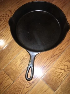 #9 Wagner Cast Iron Skillet W/ Star And Heat Ring - Picture 1 of 8