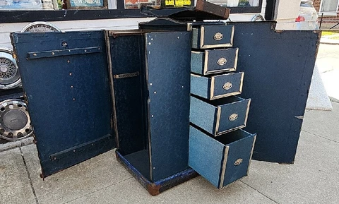 Antique Spaulding Vulcanized Fibre Steamer Wardrobe Trunk with Clothes Rack (SR) Cover