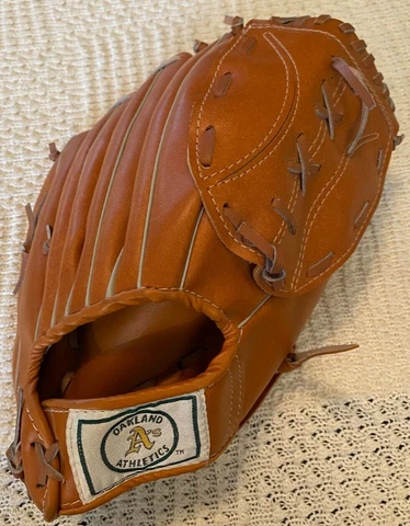 Vtg Oakland Athletics A's SGA Promo Baseball Glove Lucky Baby Ruth Butterfinger Cover