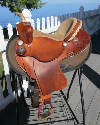 15'' FQH BARS #725 CIRCLE A  AMERICAN SADDLERY WESTERN BEAR TRAP BARREL SADDLE - Image 1 of 4