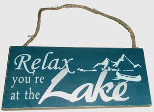 RUSTIKAL ~ Hängeschild ~ RELAX YOU'RE AT THE LAKE ~ 6,25" x 3" ~ Seilaufhänger - Bild 1 von 1