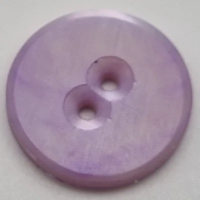 Fliederfarbener Perlmutt 2-Loch-Knopf 17-22 mm / Mother-of-Pearl Button E54 - Bild 1 von 2