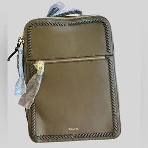 Calpak Kaya 15” Laptop Backpack – Caramel Vegan Leather - Afbeelding 1 van 11