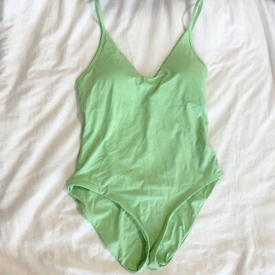 Traje de baño Becca de una pieza espalda abierta correa de espagueti verde talla M Foto 1 de 4