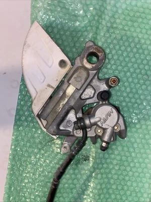 Yamaha YZ400F 1998 OEM conjunto de pinza de freno trasera Foto 1 de 4