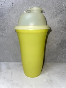 Tupperware Yellow Shaker Cup 844-9 - Picture 1 of 2