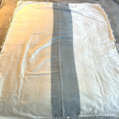 桌布 长方形条纹 纯白色 蓝色 53 英寸 x 68 英寸 亚麻 当代 — 第 1/4 张图片