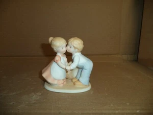 Home Interiors Circle Of Friends Figurine 1991- FIRST KISS-- - Picture 1 of 3