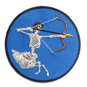Aufnäher / Bügelbild - Skelett mit Bogen - blau - Ø8.7 cm - Patches Aufbügeln - Bild 1 von 1