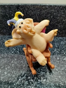 Piggin' Pig Figure Piggin' Jester Pig On Rocking Chair David Corbridge 2001 - Picture 1 of 8