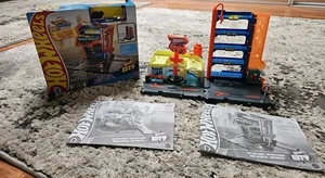 New Hot Wheels City Downtown Car Park Playset with 1:64 Scale Vehicle - Picture 1 of 18
