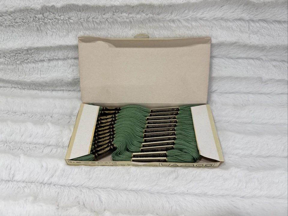 Vintage DMC Moline Special 25 France Box Of 12 Cotton Skeins Green 320 - Image 1 of 4