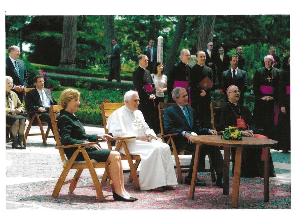 Druck - Autogramm  Papst Benedikt auf Foto mit Präs. Bush - Bild 1 von 1