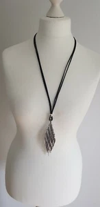 Statement Lagenlook Long pendant large shaking leaves style 15 inch chain. BNWT - Picture 1 of 2