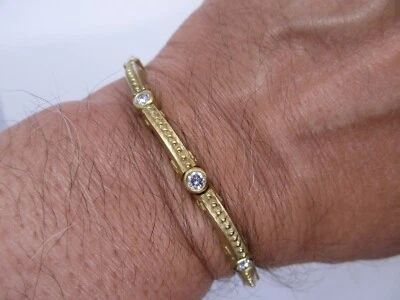 Brazalete Brazalete Diamante Oro 14K Diamante = 1.75 F-VS1 16.70 Gramos Valor = $9500 Foto 1 de 4