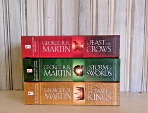 GEORGE R.R. MARTIN 3 BANTAM PB CLASH OF KINGS, FEAST FOR CROWS, STORM OF SWORDS - Imagen 1 de 8