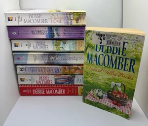 Debbie Macomber Lot 8 Paperback Romance Books - Picture 1 of 9