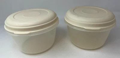 Лот из 2 круглых контейнеров для хранения Rubbermaid Servin' Saver #2 с миндальной крышкой 4 чашки - Изображение 1 из 4