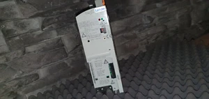 Variador de frecuencia Lenze E82EV751K2C902 - 0,75 kW poco usado E82EV751_2C902 - Imagen 1 de 4