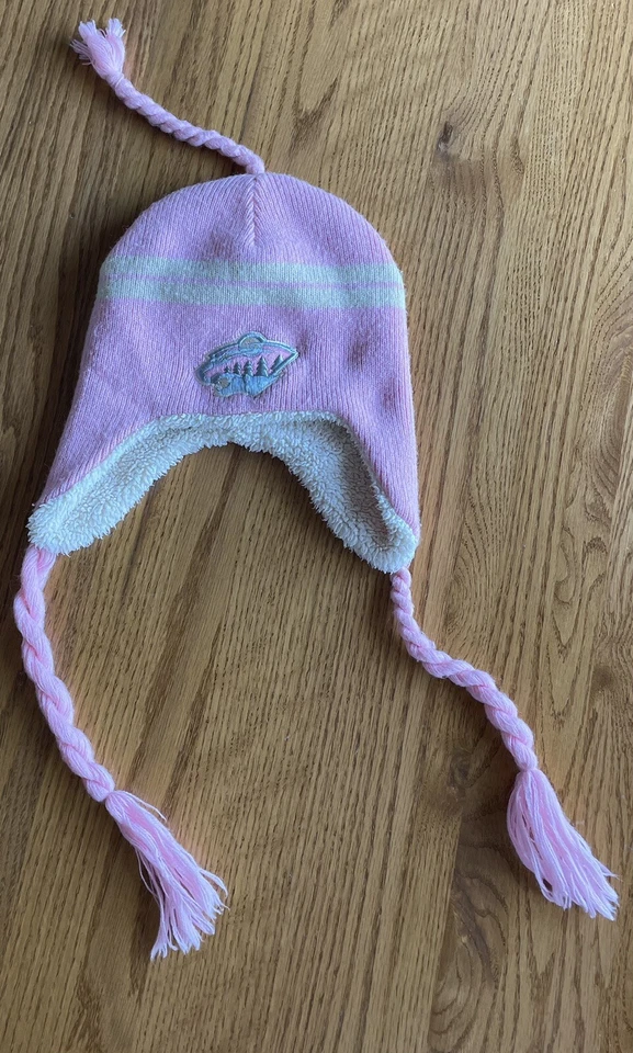 Sombrero de hockey de invierno salvaje MN con borlas rosa, blanco niños talla única. Halloween Foto 1 de 4