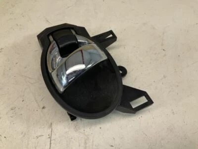 14 15 16 17 18 19 Nissan Versa Note SV Interior Manija Puerta Delantera Derecha S Foto 1 de 4