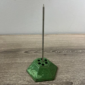 Antiguo pico de recibo de mostrador de escritorio de hotel con base de hierro fundido pintado de verde - Imagen 1 de 6