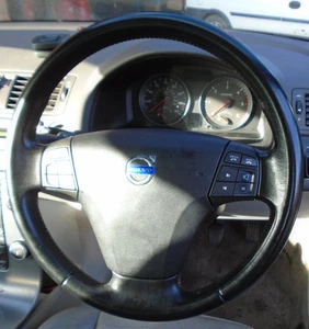 09 VOLVO C30 1.6D SE LUX STEERING WHEEL WITH SRS & CONTROLS 06-13 BREAKING CAR - Picture 1 of 7