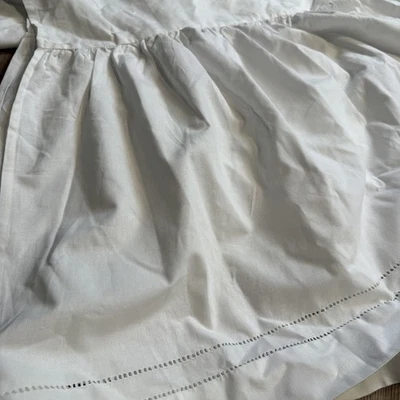 Falda de cama con volantes antipolvo Queen blanca detalle de dobladillo 60"x 80"x18" 100% algodón usada en excelente estado Foto 1 de 3