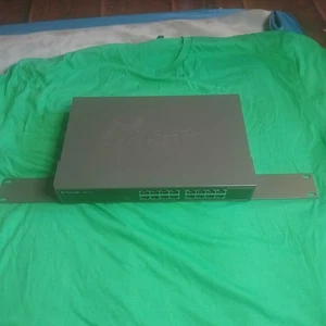 D-Link DSS-16+ 16-Port 10/100 Unmanaged Rackmount Ethernet Switch 3.2Gbps TESTED - Picture 1 of 4