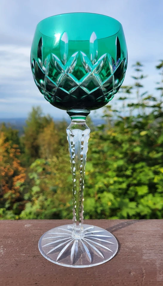 AJKA ~ Verde Esmeralda Corte a Transparente 8-1/4" COPA DE VINO CORVEJÓN (Arabella) ~ Hungría Foto 1 de 1